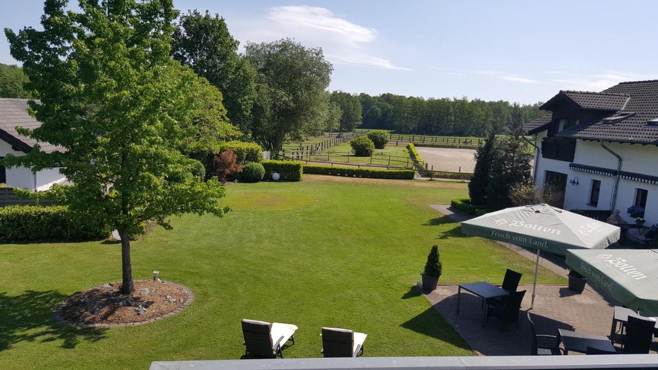Landhotel Linden Am Venekotensee ニーダークリュヒテン エクステリア 写真