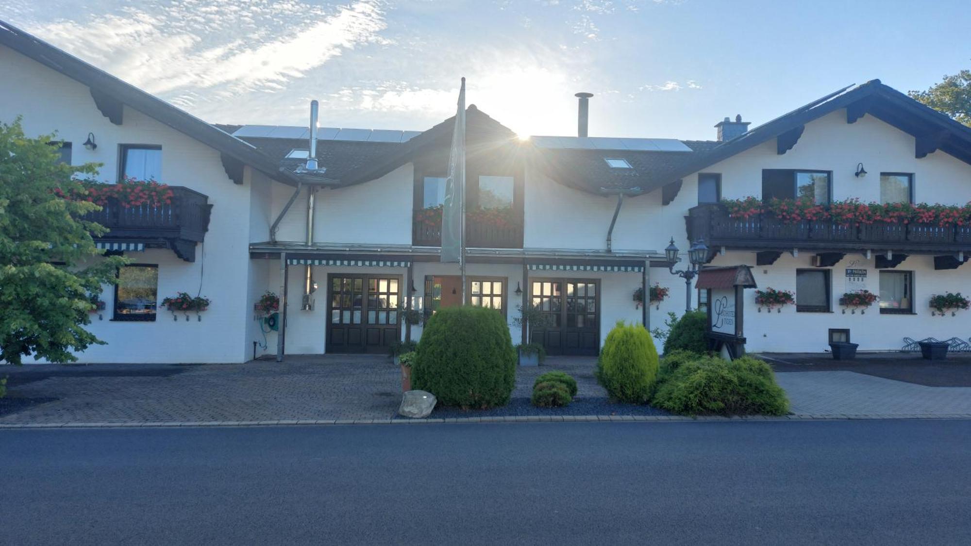 Landhotel Linden Am Venekotensee ニーダークリュヒテン エクステリア 写真