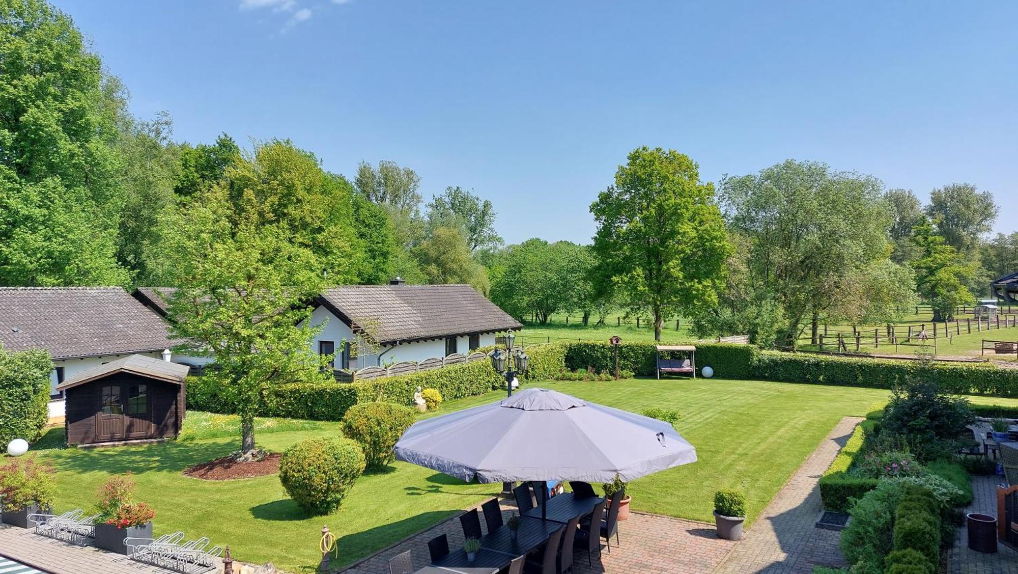 Landhotel Linden Am Venekotensee ニーダークリュヒテン エクステリア 写真
